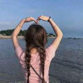 qq头像女生背影,头像中的女性魅力与情感表达